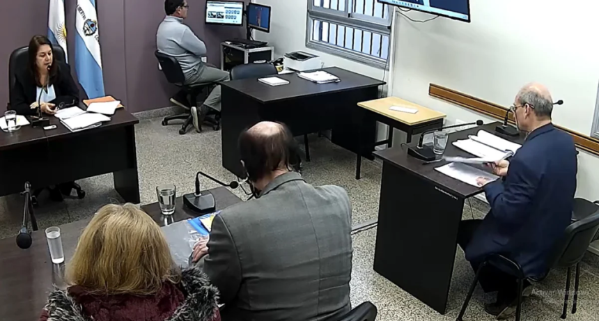 Esc&aacute;ndalo educativo: condenaron a una profesora que extorsionaba a sus alumnas con plata a cambio de notas