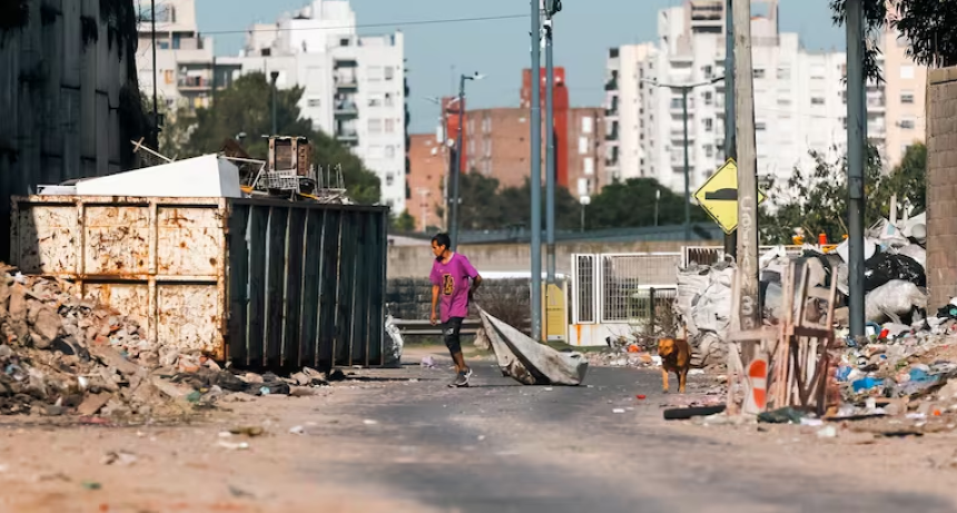 No ser pobre cuesta $1.564.716 por mes: el dram&aacute;tico impacto de la crisis en el NEA