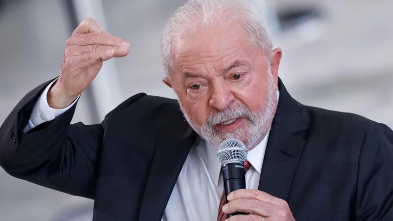 Lula da Silva fue internado y lo operarán en las próximas horas