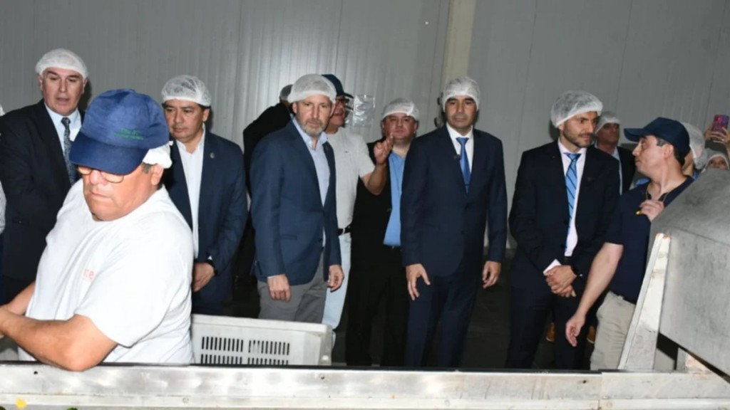 Valdés inauguró una industria cítrica en Bella Vista