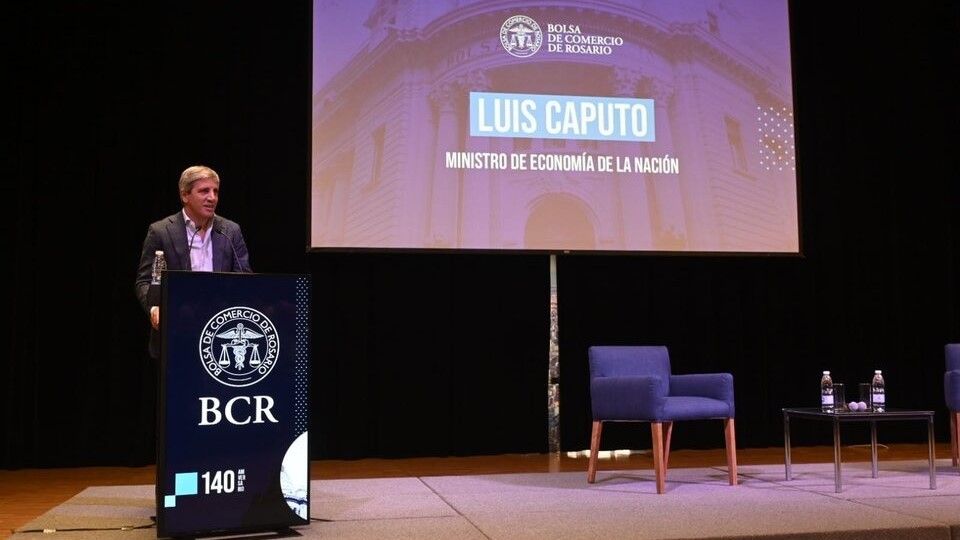 Caputo vuelve a pasar la gorra y ruega que los empresarios 