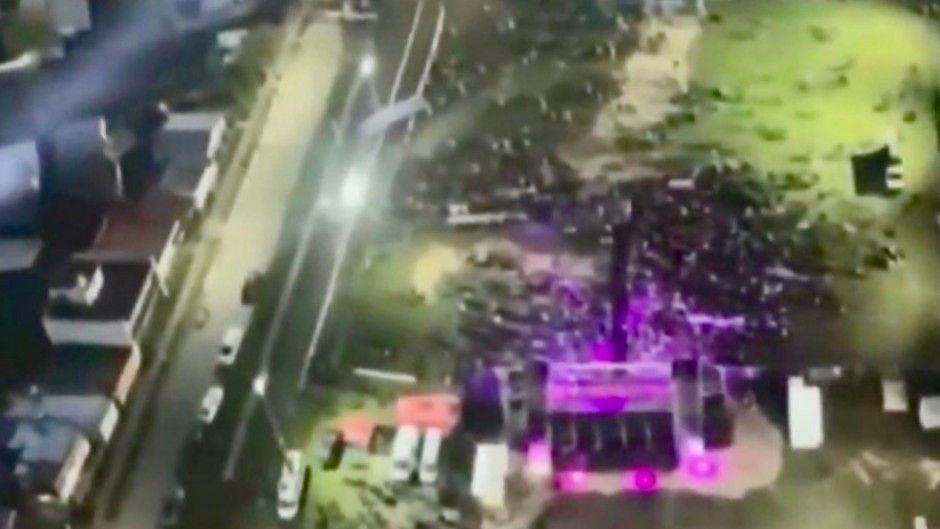 Fiasco de Milei en Moreno, ni con los acarreados lograron llenar la cancha