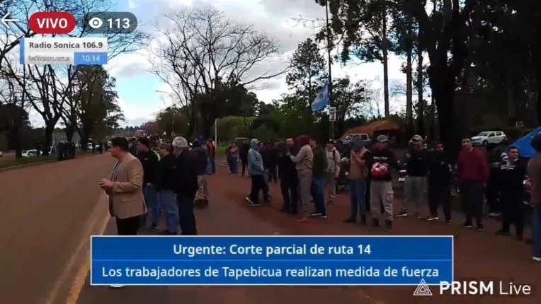 Trabajadores de forestal Tapebicuá mantienen corte parcial de la RN 14 