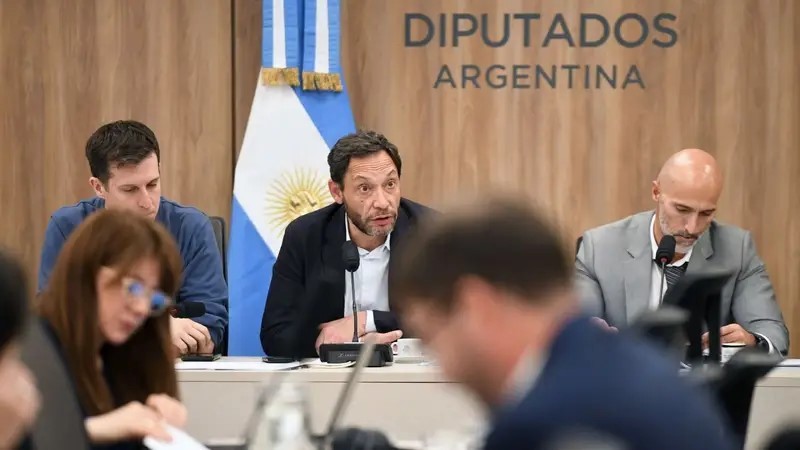 La comisión $Libra redobla la presión y pide citar a Karina Milei