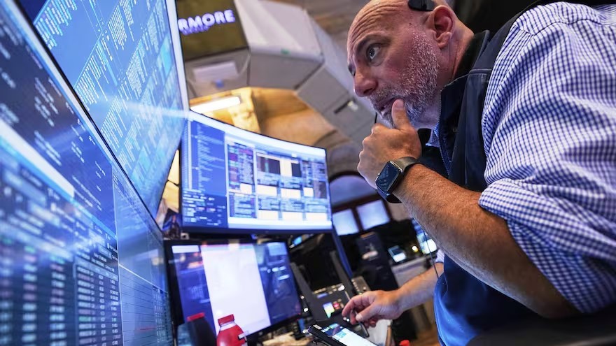El riesgo país se dispara arriba de los 1400 puntos, se desploman los bonos y el dólar llega a $1500