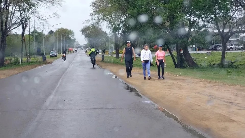 La lluvia no detiene a los peregrinos que partieron a la casa de María desde temprano