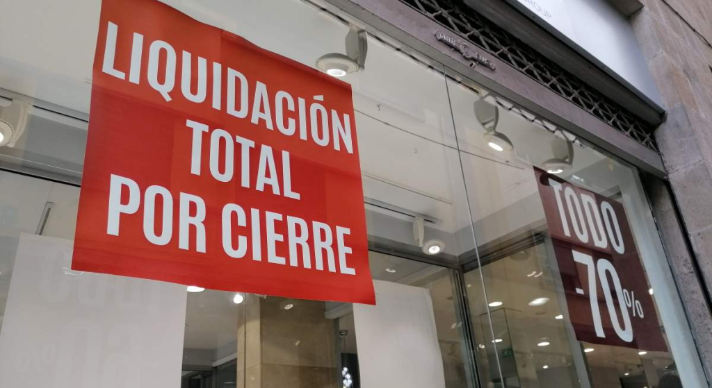 Clima social cr&iacute;tico: casi el 60% de los argentinos asegura que el pa&iacute;s est&aacute; peor con Javier Milei y el 75% debi&oacute; recortar gastos