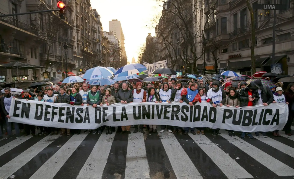 Intiman al Gobierno a cumplir con la Ley de Financiamiento Universitario en un plazo de 5 d&iacute;as