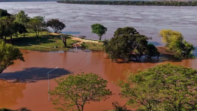 Crecen el Paran&aacute; y el Uruguay: preocupaci&oacute;n y alerta por el repunte de los grandes r&iacute;os en Corrientes