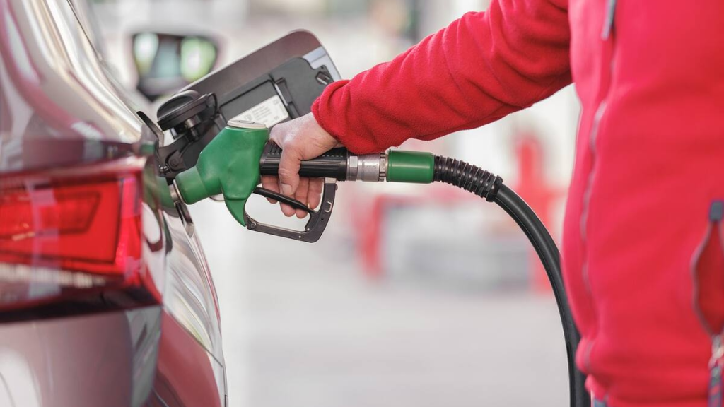 Rompen el acuerdo de precios: las petroleras aumentan los combustibles entre un 2% y un 5% impulsadas por el valor del petr&oacute;leo