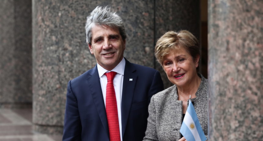 La recaudaci&oacute;n corre de atr&aacute;s a la inflaci&oacute;n en agosto y profundiza la ca&iacute;da de la actividad econ&oacute;mica