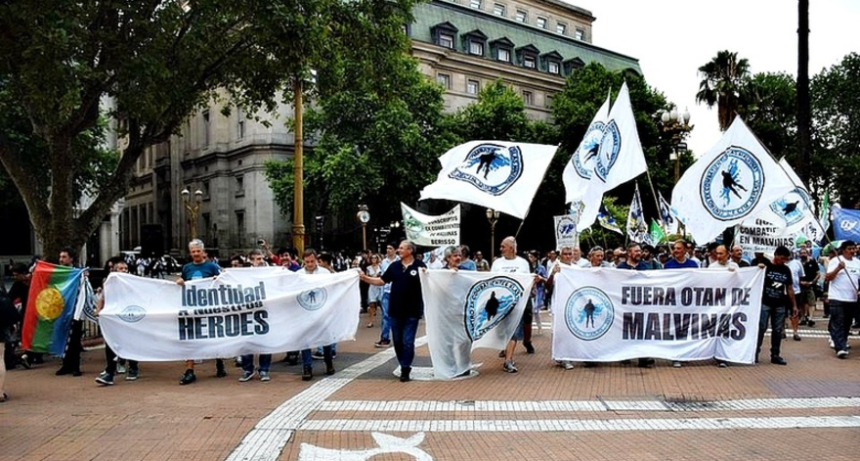 &ldquo;Manotazo de ahogado&rdquo;: excombatientes rechazan los anuncios de Milei sobre Malvinas