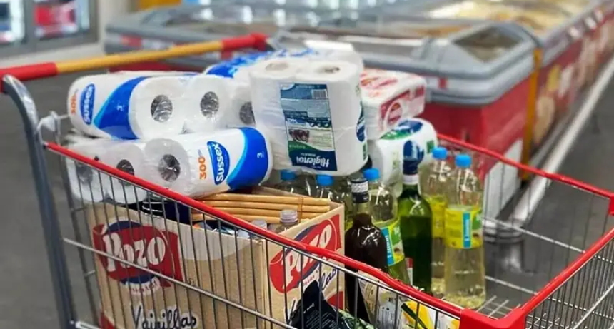 Derrumbe del consumo: las ventas minoristas cayeron casi 3% entre julio y agosto