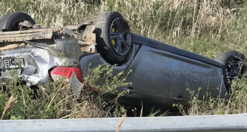 Tragedia en Monte Caseros: una mujer muri&oacute; tras el despiste, vuelco e incendio parcial de un autom&oacute;vil en la Ruta 129