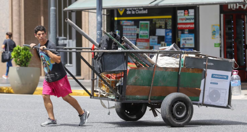 En agosto, una familia necesit&oacute; m&aacute;s de $1.600.000 para no ser pobre y las canastas volvieron a superar la inflaci&oacute;n general