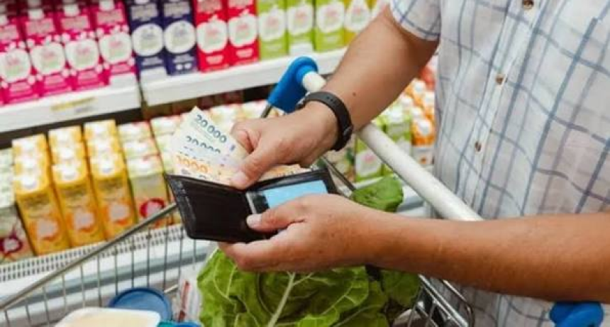 Salario m&iacute;nimo: &iquest;Cu&aacute;nto pod&iacute;a comprar un trabajador en 2015, 2023 y 2026?