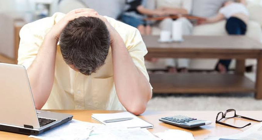 Endeudamiento r&eacute;cord y morosidad creciente: 3,6 millones de argentinos son deudores 