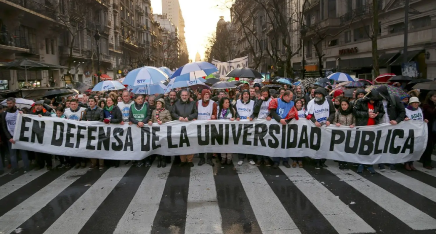 Intiman al Gobierno a cumplir con la Ley de Financiamiento Universitario en un plazo de 5 días