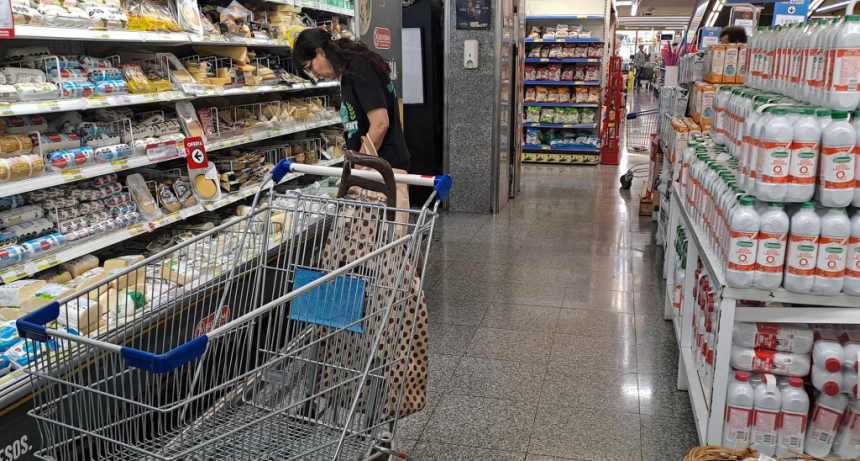 El consumo no encuentra piso: s&eacute;ptimo mes de ca&iacute;da y casi 6.000 empleos destruidos en supermercados