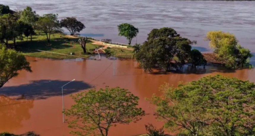 Crecen el Paran&aacute; y el Uruguay: preocupaci&oacute;n y alerta por el repunte de los grandes r&iacute;os en Corrientes
