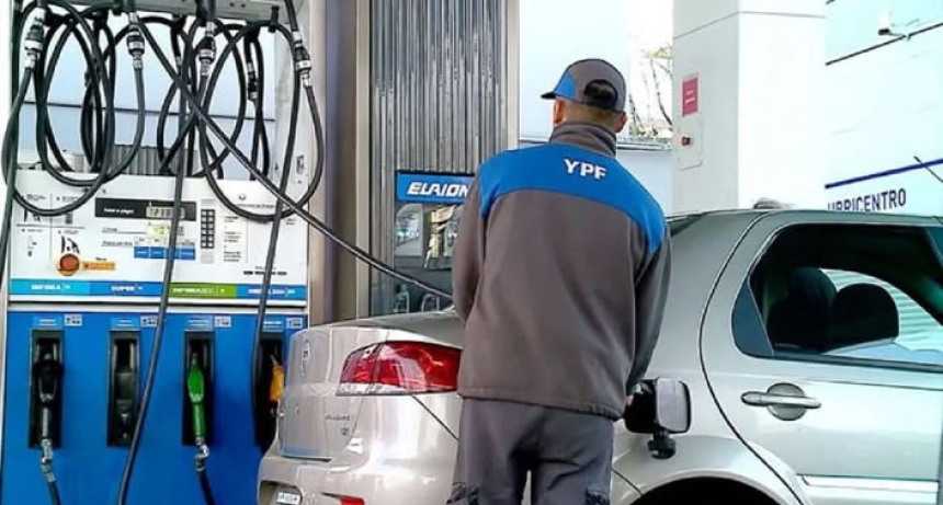 YPF aument&oacute; sus combustibles: la nafta s&uacute;per alcanz&oacute; los $2.070 por litro y el barril presiona a los surtidores