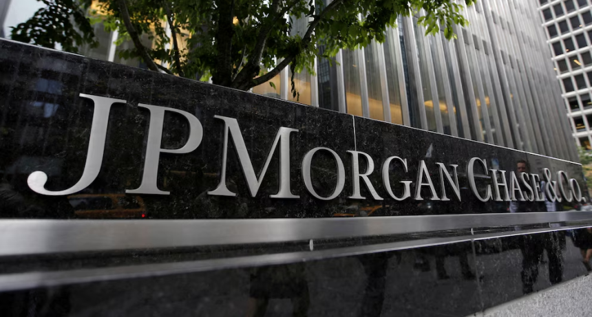 Duro golpe para el Gobierno: JP Morgan prevé una recesión tras la caída de la actividad económica en julio