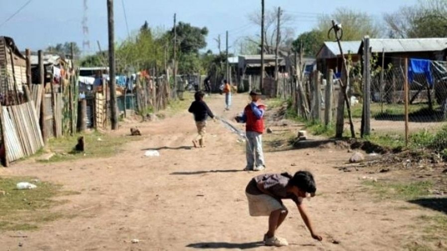 Corrientes y Resistencia, el nudo de la región con más pobreza en la Argentina