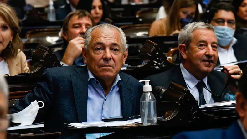 Sigue la fractura en la UCR: Barletta armó un monobloque en Diputados y Cobos evalúa irse con Manes