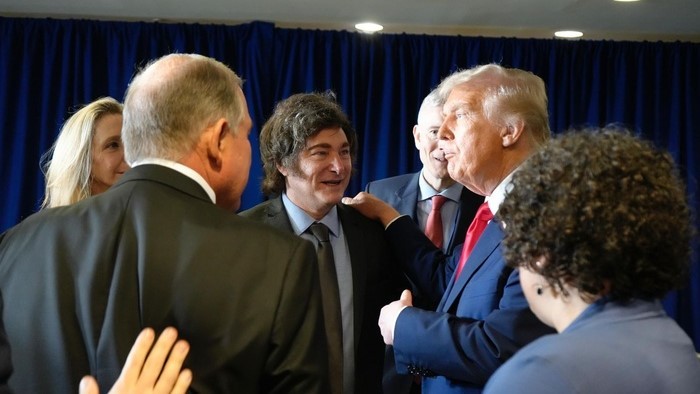 Javier Milei, acorralado: entre el pantano financiero, la voracidad de Trump y las serias advertencias en Beijing