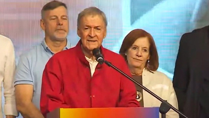 Milei intenta recrear el fallido pacto de mayo con gobernadores