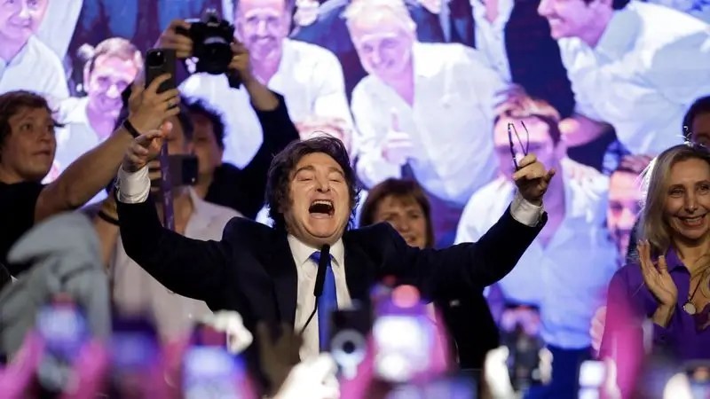 Dólar, reservas y FMI: ¿cuánto puede durar el veranito financiero de Milei?