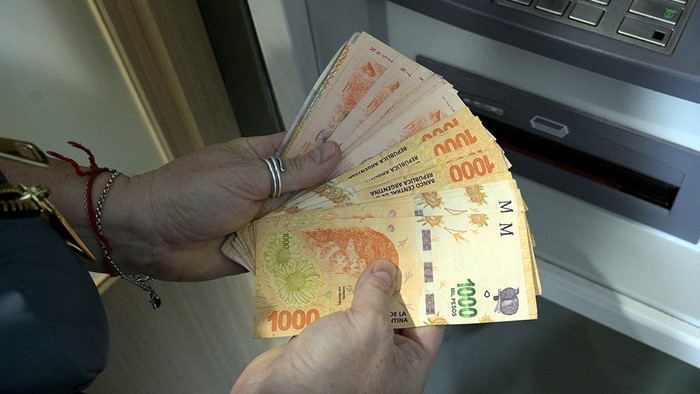 Todos los aumentos de noviembre: transporte, alquileres, prepagas, combustible y más