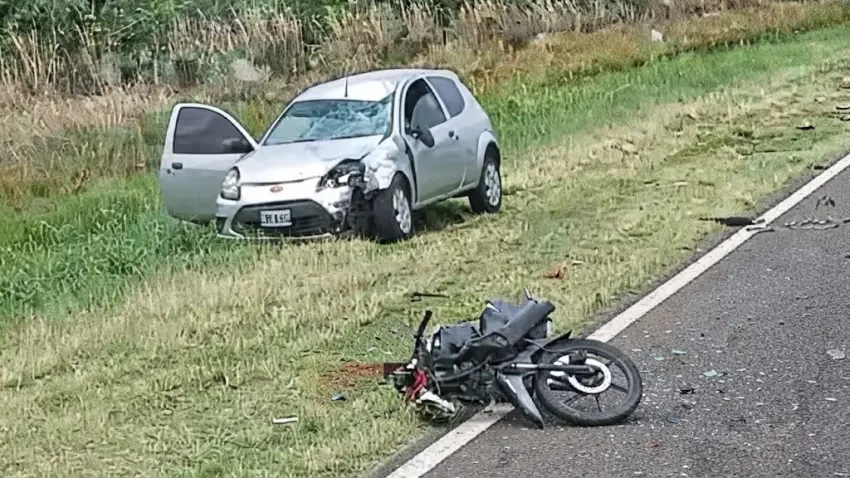 Tragedia en Empedrado: Muri&oacute; un motociclista de 15 a&ntilde;os tras chocar violentamente con un autom&oacute;vil en la Ruta 12