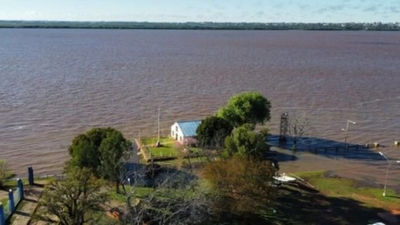Creciente hist&oacute;rica del r&iacute;o Uruguay: Paso de los Libres super&oacute; los 9,17 metros y entr&oacute; en fase de evacuaci&oacute;n mientras se agrava el alerta en la costa
