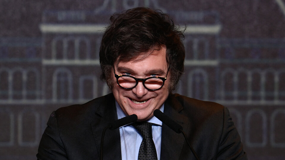 Milei ahora dice tener 125 mil millones de d&oacute;lares para evitar una corrida, pero los analistas advierten que ni as&iacute; alcanza