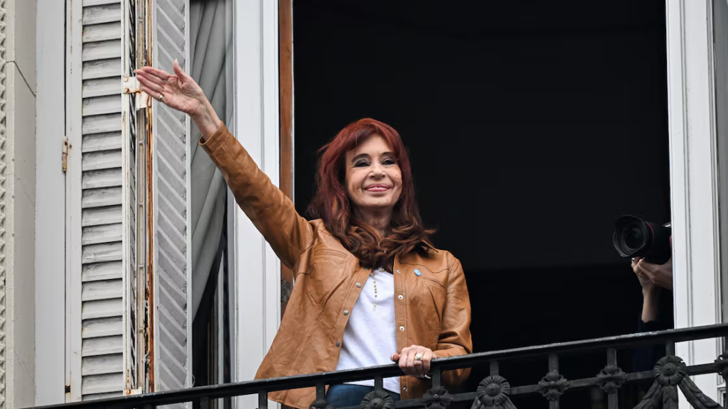 Una nueva encuesta de Analog&iacute;as revela que Cristina Kirchner lidera la imagen positiva en el pa&iacute;s y relega al cuarto puesto a Javier Milei
