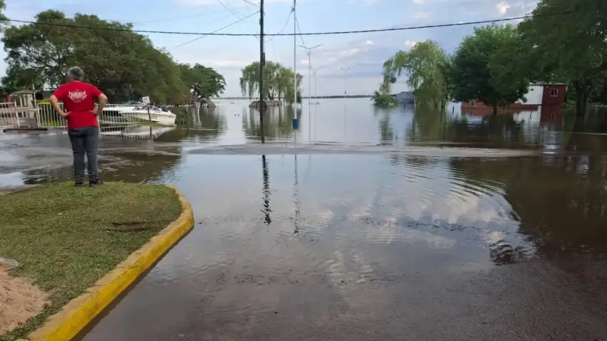 El r&iacute;o Paran&aacute; volvi&oacute; a crecer en Itat&iacute; y ya afecta a m&aacute;s de 550 personas