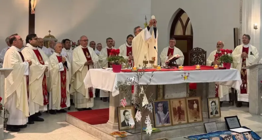 Duro panorama de la Iglesia: 