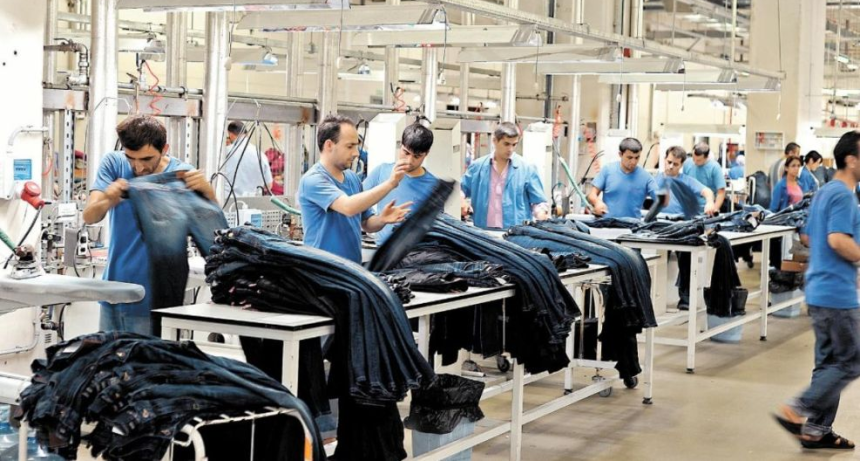 Crisis en la industria textil: la actividad cay&oacute; un 20% en 2026.