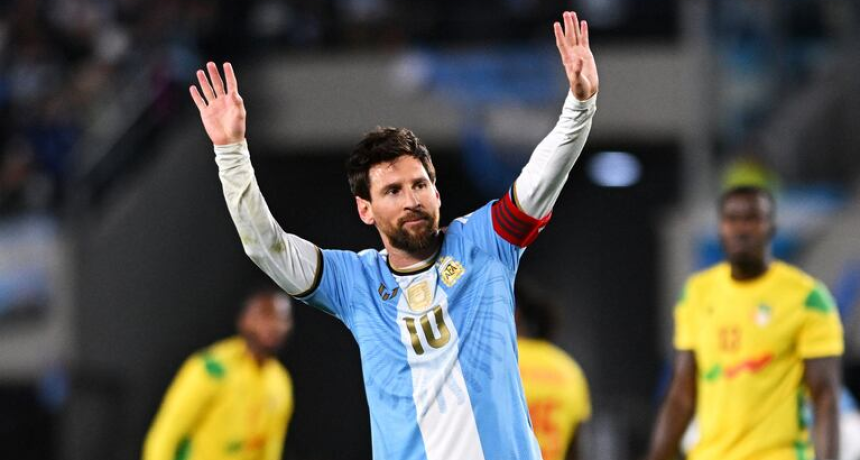 Messi sell&oacute; su adi&oacute;s a la Selecci&oacute;n con un gol, dos asistencias y una emoci&oacute;n total que inund&oacute; el Monumental