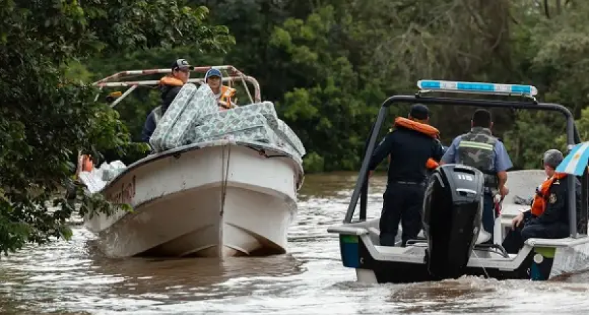 Isla Apip&eacute; atraviesa una situaci&oacute;n cr&iacute;tica con 57 evacuados y advierten que el r&iacute;o podr&iacute;a alcanzar los cinco metros inundando gran parte del territorio