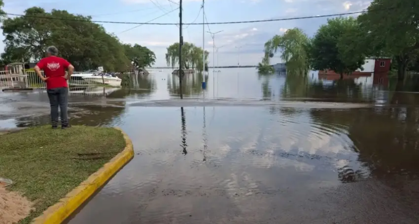El r&iacute;o Paran&aacute; volvi&oacute; a crecer en Itat&iacute; y ya afecta a m&aacute;s de 550 personas