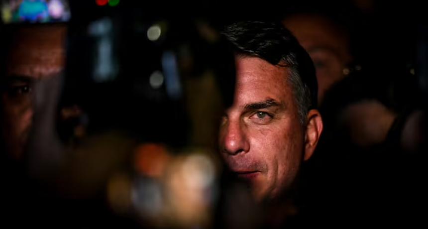 Fl&aacute;vio Bolsonaro evadi&oacute; a la Justicia y se exili&oacute; en Estados Unidos junto a su familia