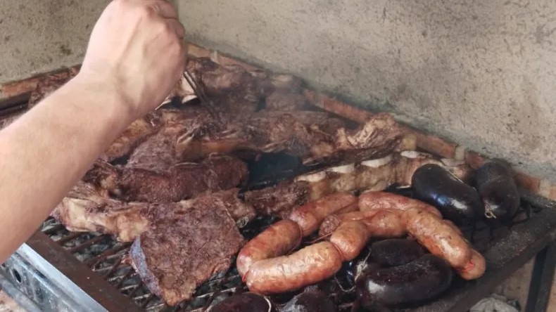 Se desplomó el consumo de carne y yerba, triste indicador de esta era