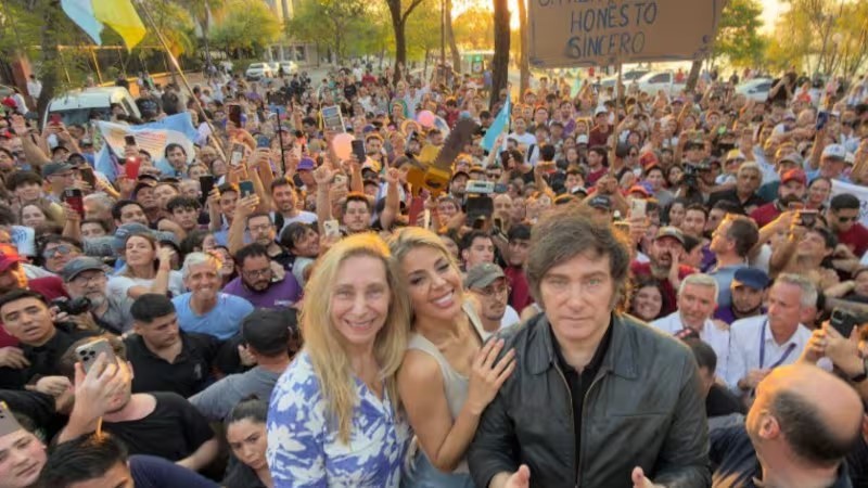 Milei desembarca en Corrientes