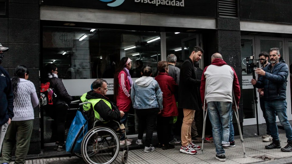 El robo a expensas de enfermos y discapacitados