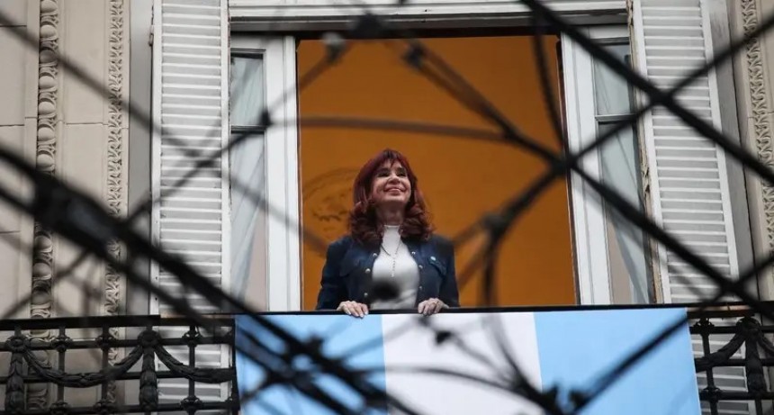 La Justicia impuso más restricciones a las visitas a CFK en su prisión domiciliaria