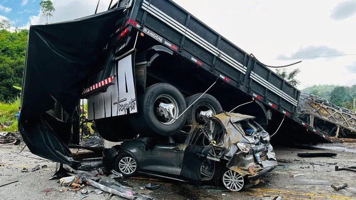 Brasil: trágico accidente en una ruta de Minas Gerais dejó al menos 32 muertos