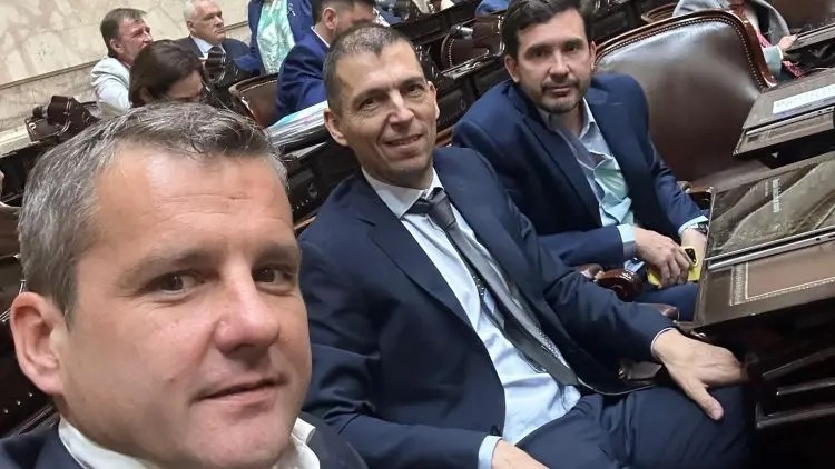 La expulsión de tres diputados radicales profundiza la interna