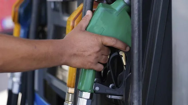 El consumo de naftas y gasoil sigue en baja: retrocedió más del 10% en noviembre